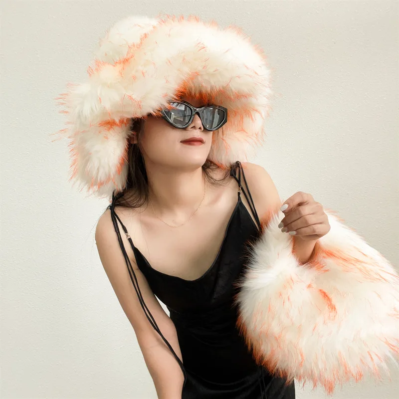 

Hot Sell 2023 Winter Artificial Raccoon Hair Handbag Luxury Design Soft Fluffy Faux Fur Bag Y2K Spice Girl Plush Hobo Bag Female