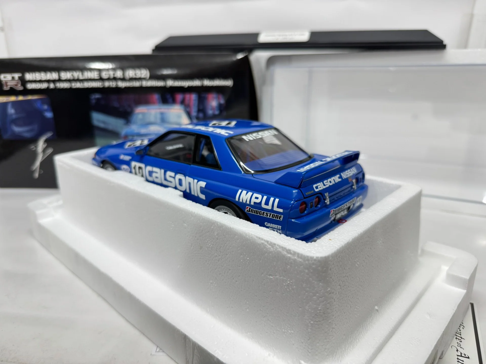 Фото Металлическая статическая модель автомобиля Autoart 1:18 SKYLINE GTR R32 GROUP A 1990 Calsonic 12, полностью открывающаяся, имитация, подарок №3