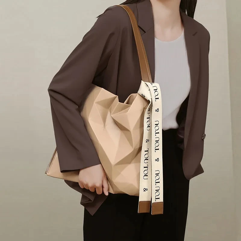 

2022 New Design PU Tote Shopping Bag Large Capacity Women Girls Casual Travel Beach Bag Portable Tote Storage Organizer Handbag