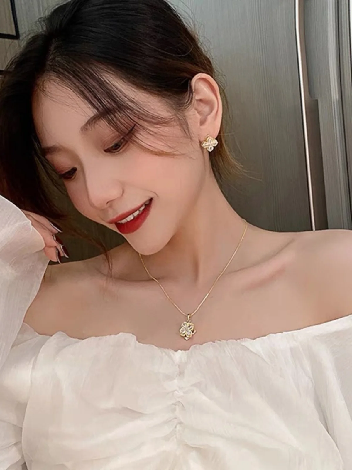 Аутлеты Брендовый дисконтный магазин Вынуть из шкафа Распродажа Выбор утечек