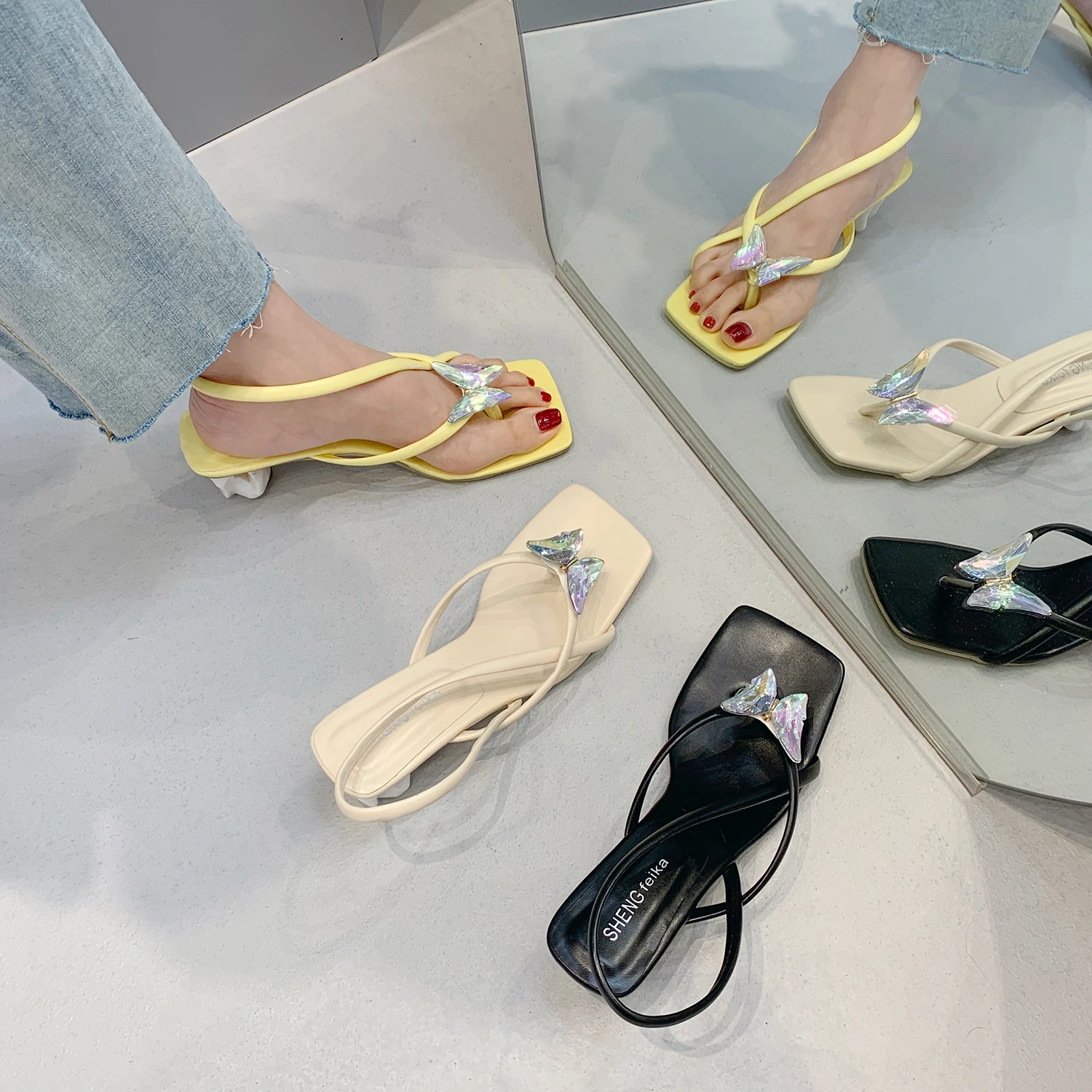 

Women's Shoes Slippers Outdoor 2022 Summer New Butterfly Flash Drill Word with Clip Toe Set Toe High Heels