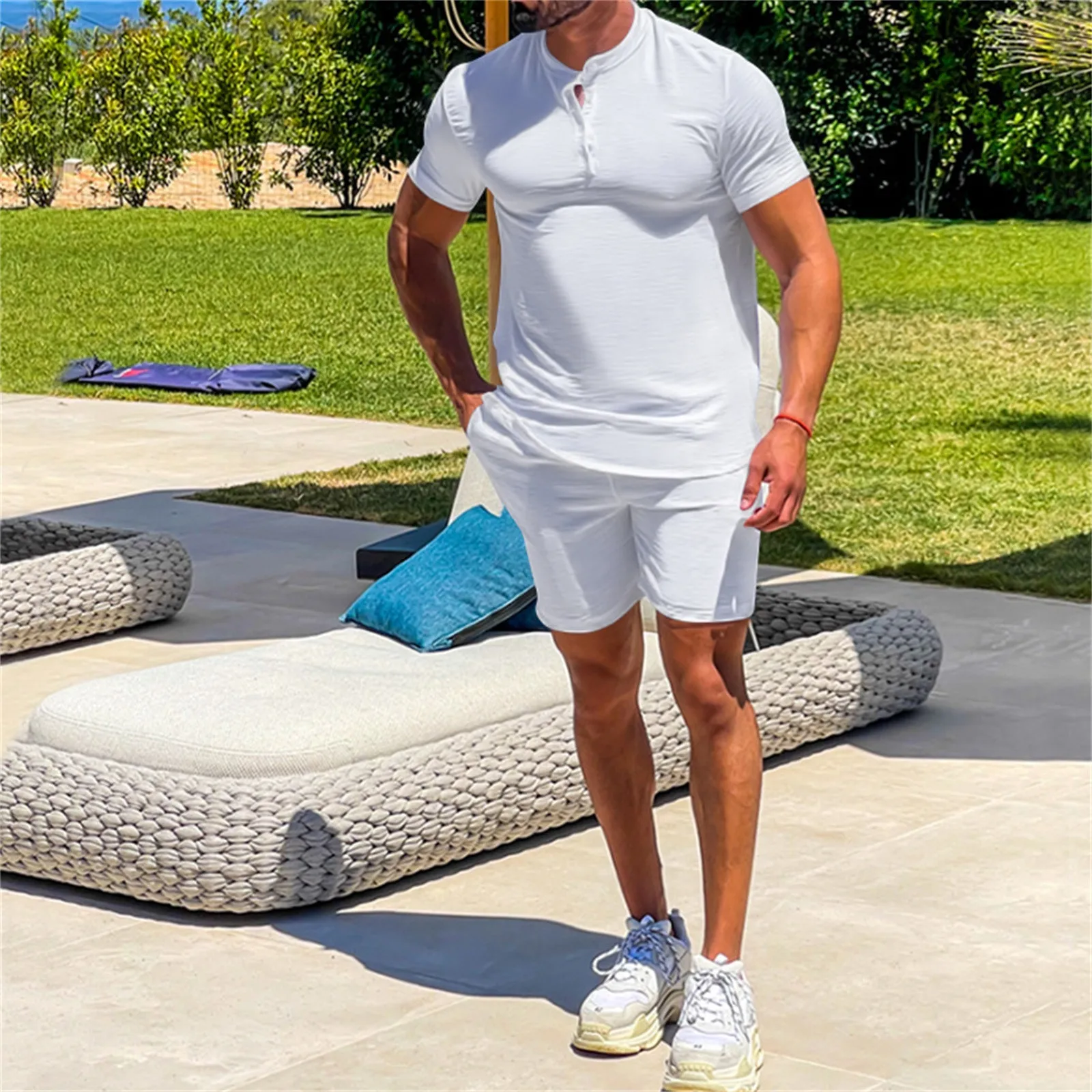 

Костюм мужской летний из футболки с коротким рукавом и шортов