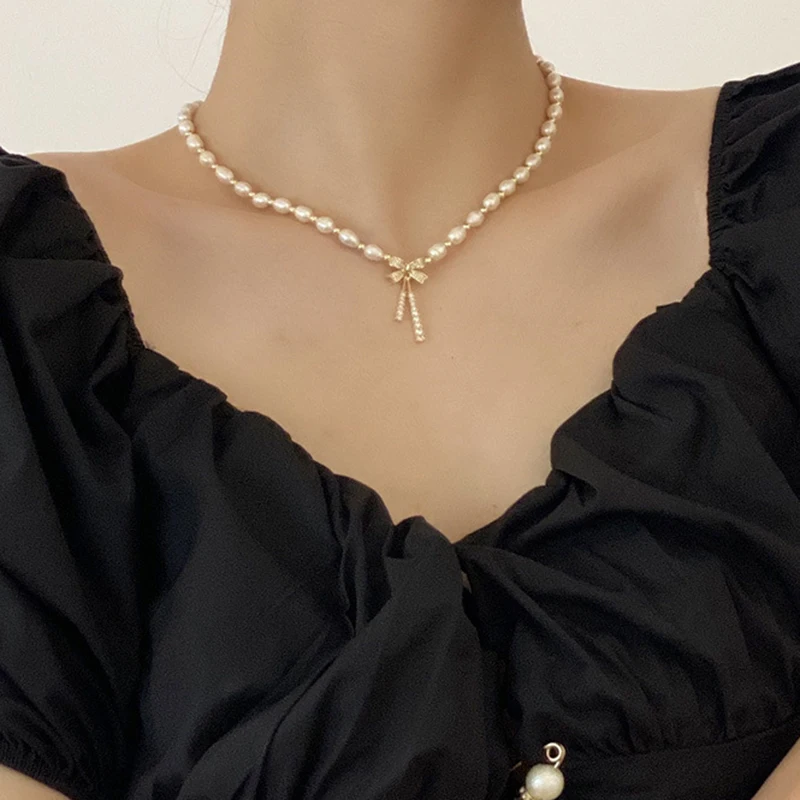 

Fashion Natural Freshwater Pearl Necklace Women Bow Knot Inlaid Zircon Clavicle Chain Gold Plated Butterfly Pendant Necklace