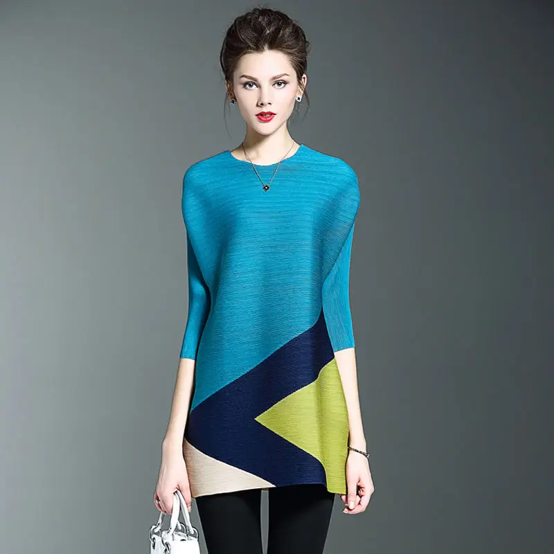 

Pleated dress female spring and autumn 2021 new temperament fashion loose contrast round neck short sleeve dress