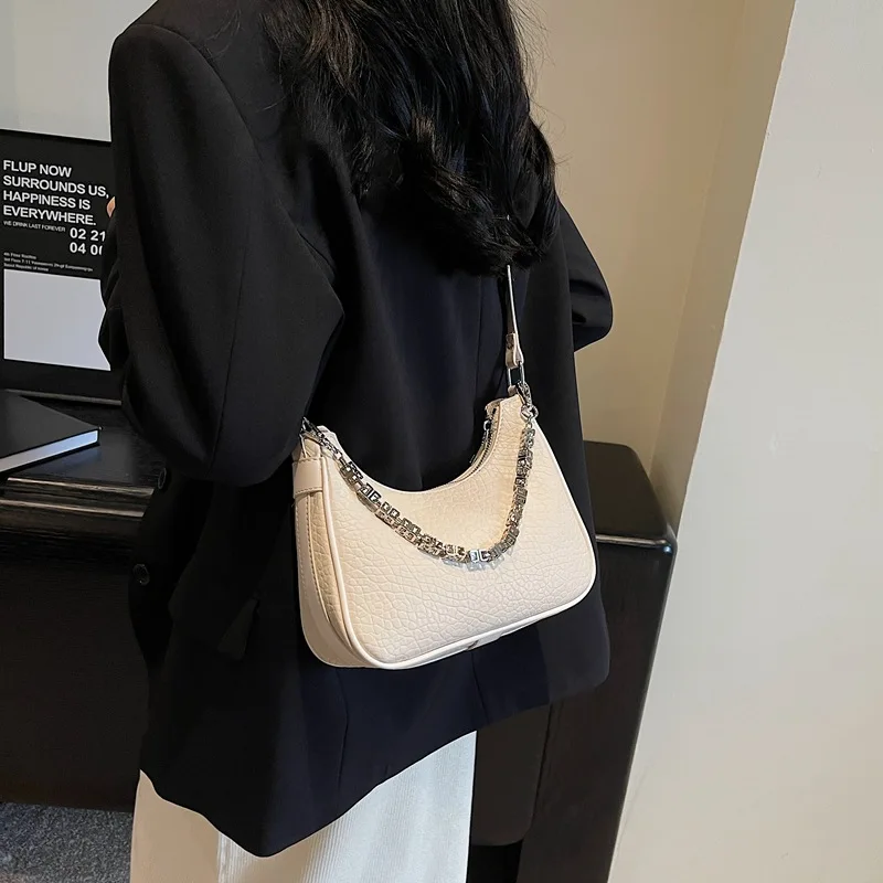 

Crocodile Chain Small Bag for Women's 2023 Summer Small Crowd New Moon Bag Fashion Simple Shoulder Bag