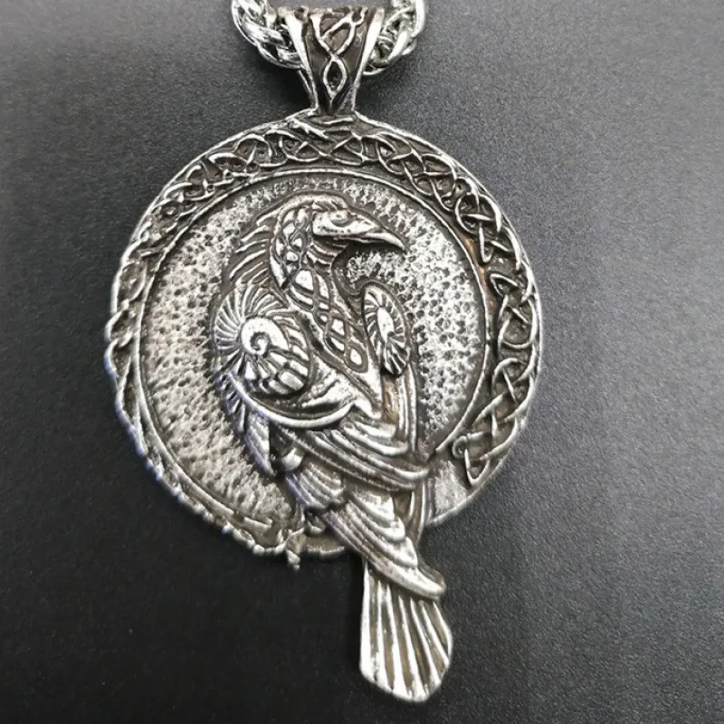 

New Vintage Viking Crow Pendant Necklace for Women Men Crow Decorative Medal Pendant Nordic Amulet Necklace Personalized Jewelry