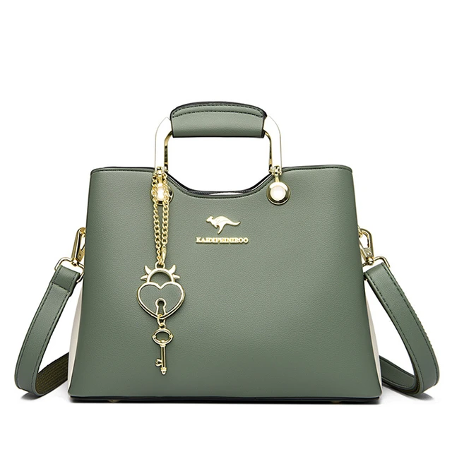 Сумка кросс боди 2023. Сумки кросс боди на валберис. Кросс боди guess. Сумка guess crossbody. Сумка michael kors кроссбоди.