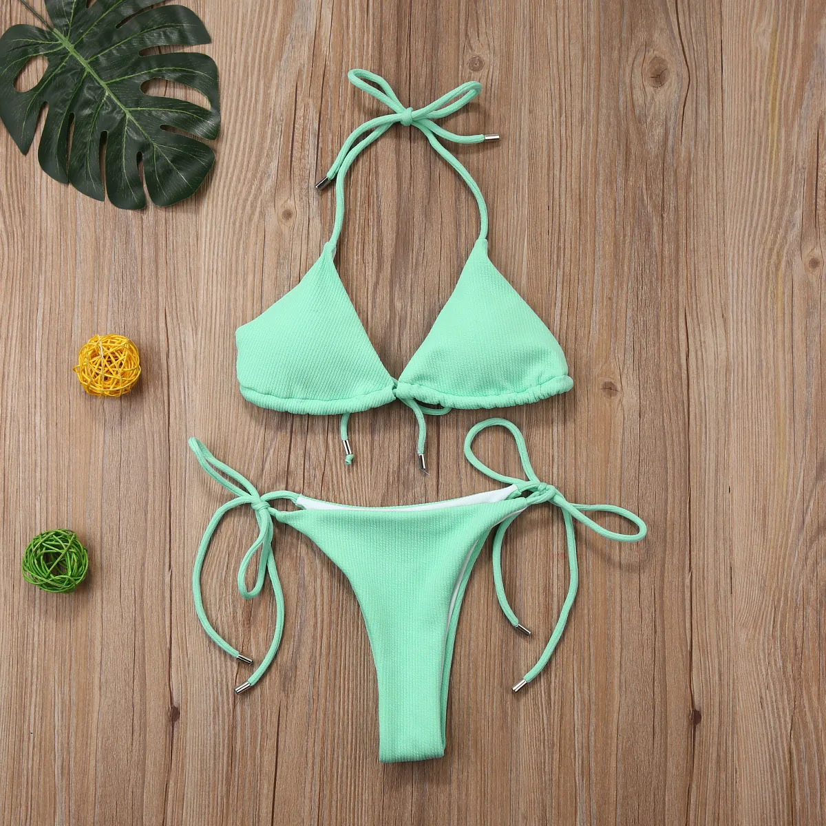 Рисунок 3 - Женский раздельный купальник с