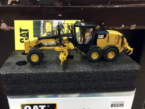 

Diecast Masters 85519 Caterpillar Cat 12M3 Motor Grader 1/50 Scale Metal DieCast Model Toy New in Box