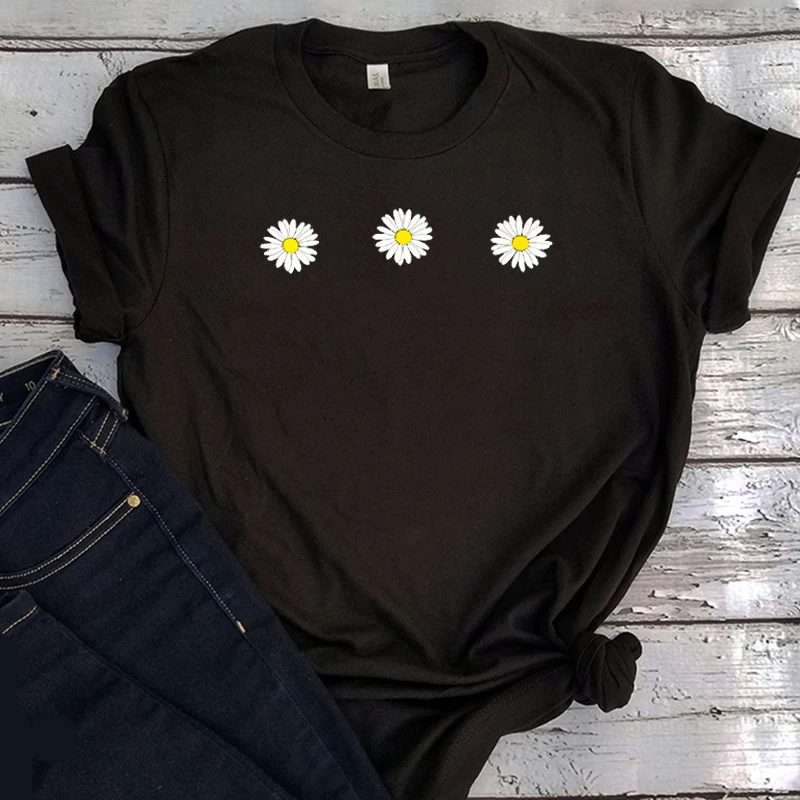 

White Daisy T-Shirt for Women Flower Graphic Tee Vintage Gift for Women Black Top Flower Tshirt Summer Tees Flower Clothing Love