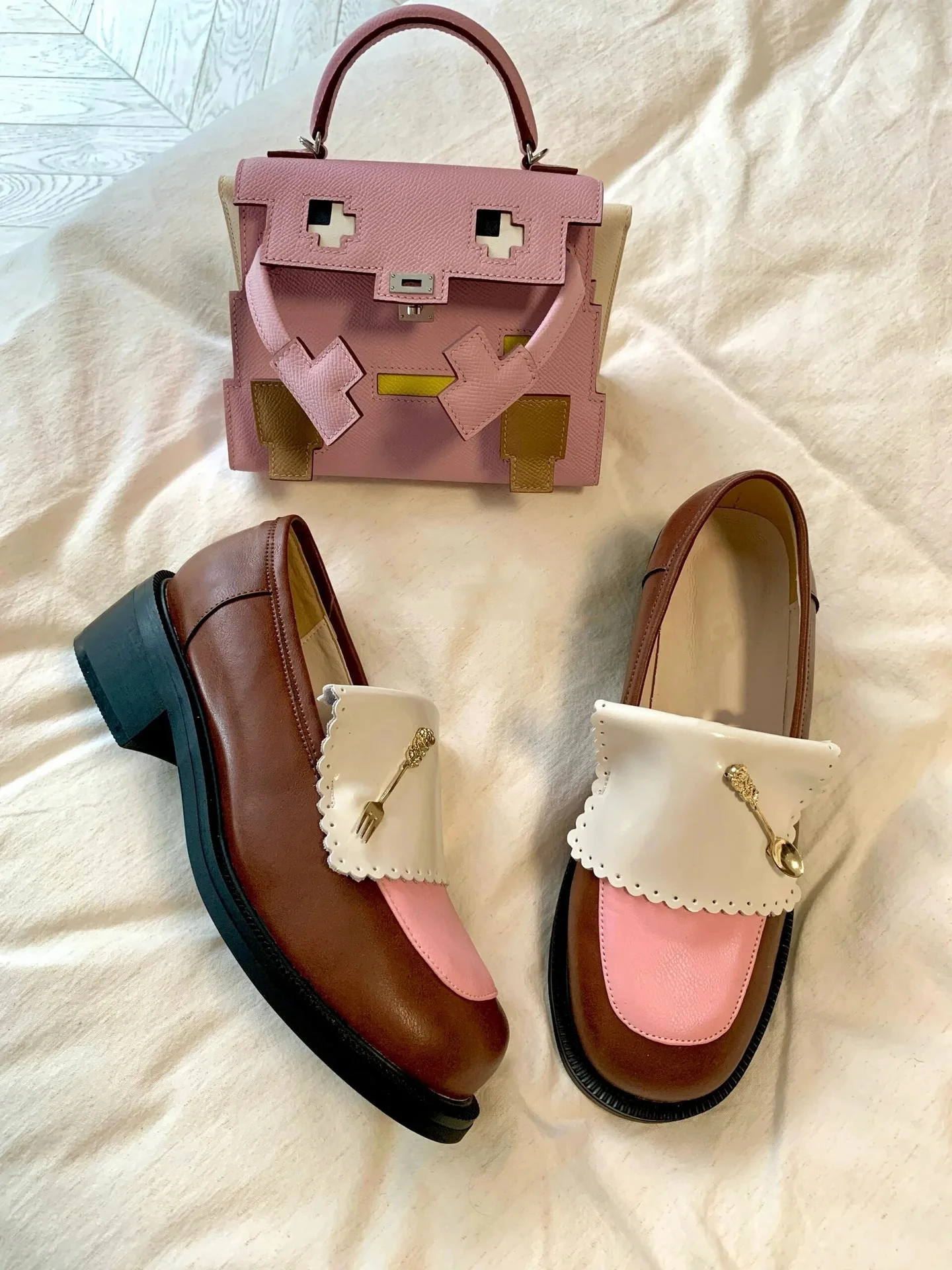 Розовые милые нежные маленькие кожаные туфли женские винтажные лоферы из