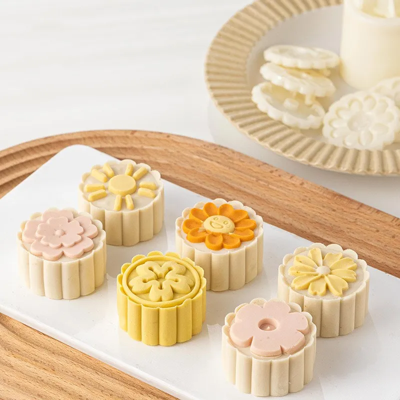 

Flowers Shaped Pastry Mooncake Cake Mold 50G Mooncakes Cookies Moulds Cutters Hand Pressure Plastic Baking Accessories