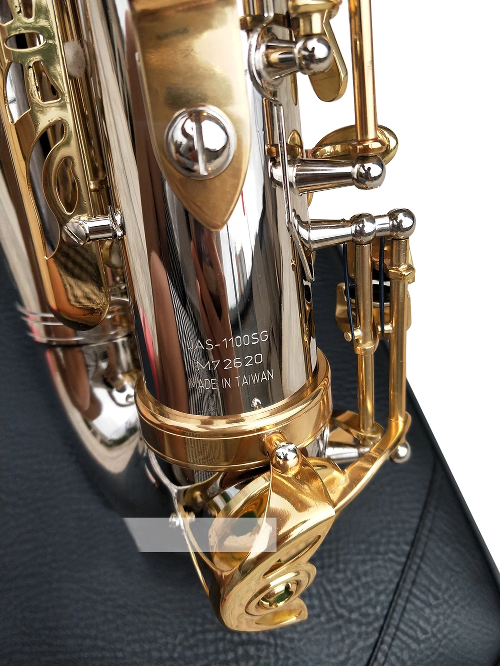 Саксофон Jupiter JAS 1100SG Alto Eb Tune латунный никель посеребренный корпус золотой лак ключ