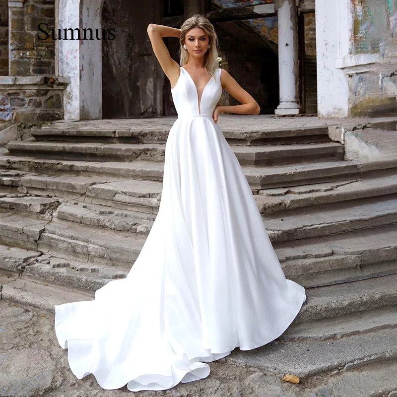 

Платье свадебное атласное белое ТРАПЕЦИЕВИДНОЕ, на молнии, с V-образным вырезом