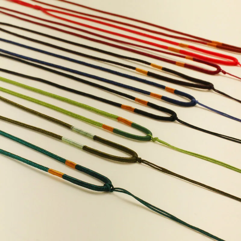 Регулируемый простой кулон веревка