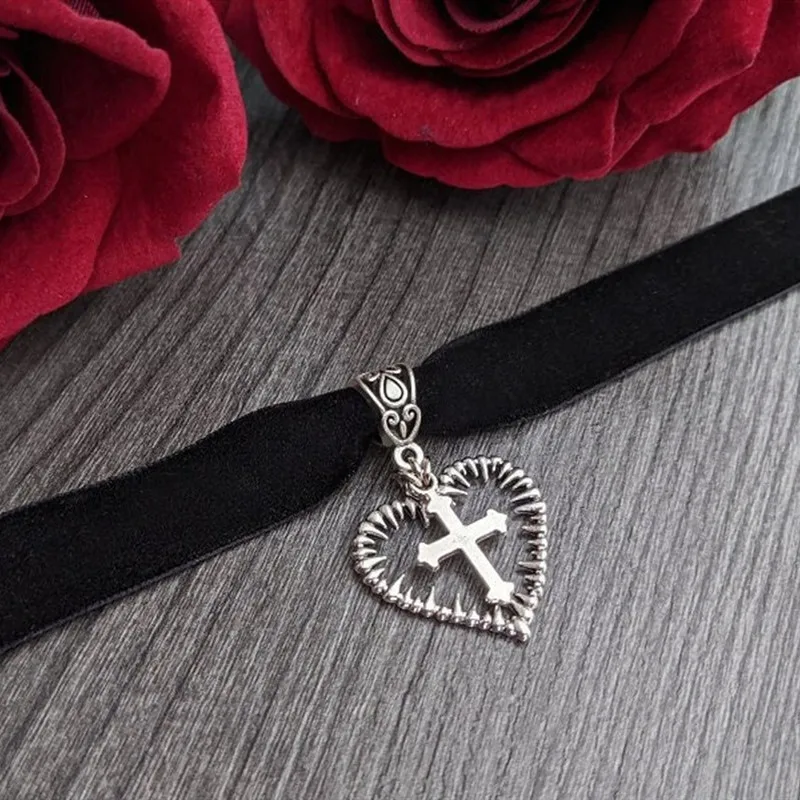 

Gothic Mystery Cross Heart Choker For Women Fashion Witch Jewelry Gift Vintage Hollow Pattern Heart Charm Necklace Women 2022