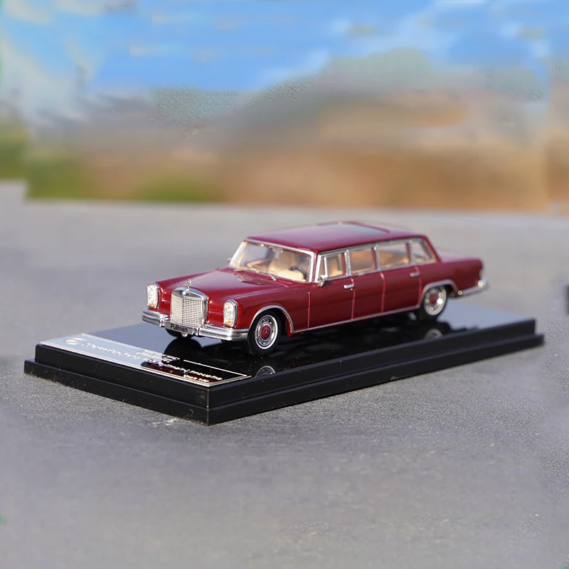 HI-STORY 1:64 модель автомобиля Benz Pullman 600