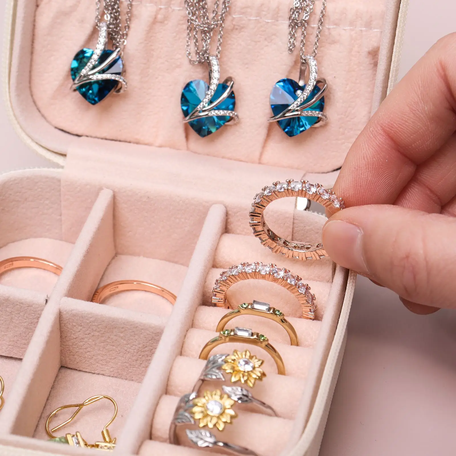 

Portable Jewelry Storage Box Travel Organizer Jewelry Case Leather Storage Earrings Necklace Ring Jewelry Organizer Display Bag