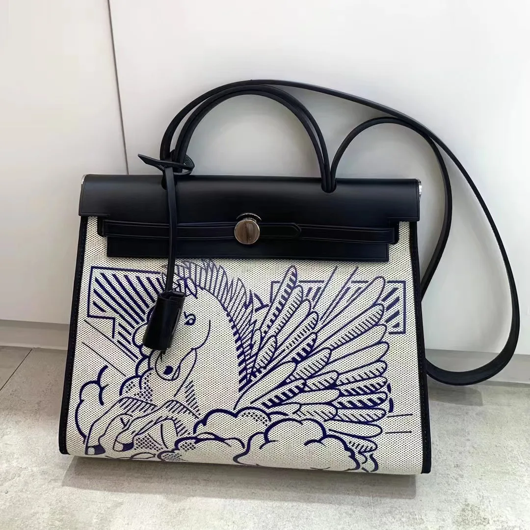 

Женская сумка через плечо из натуральной воловьей кожи