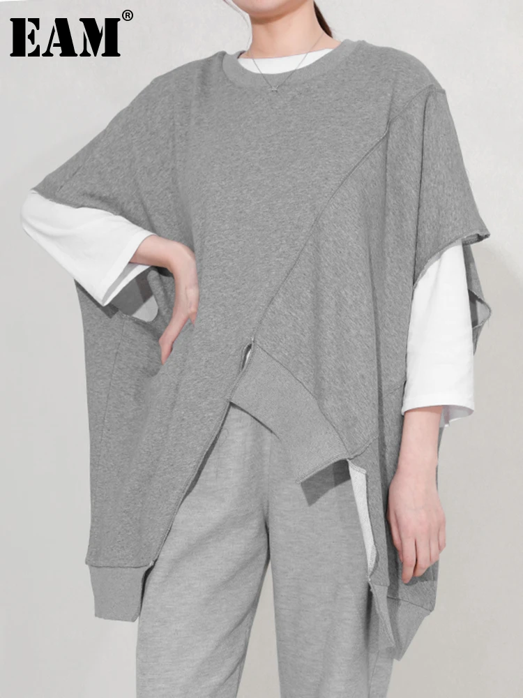

[EAM] Loose Gray Irregular Sweatshirt New Round Neck Short Sleeve Women Big Size Fashion Tide Spring Autumn 2022 1DD38170