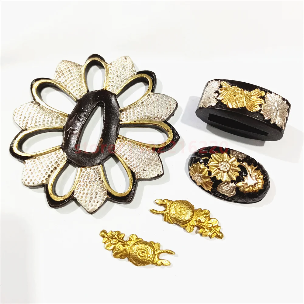 Замечательная латунная поручня Tsuba золото посеребрение Fuchi Kashira Menuki для японского