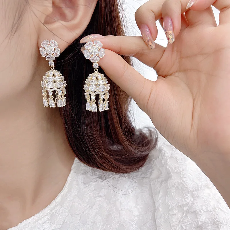 

Crystal Flower Drop Dangle Earrings Indian Jhumka Jhumki Women Bridal Wedding Party Fashion Jewelry Rhinestone Tassel Bell Gifts