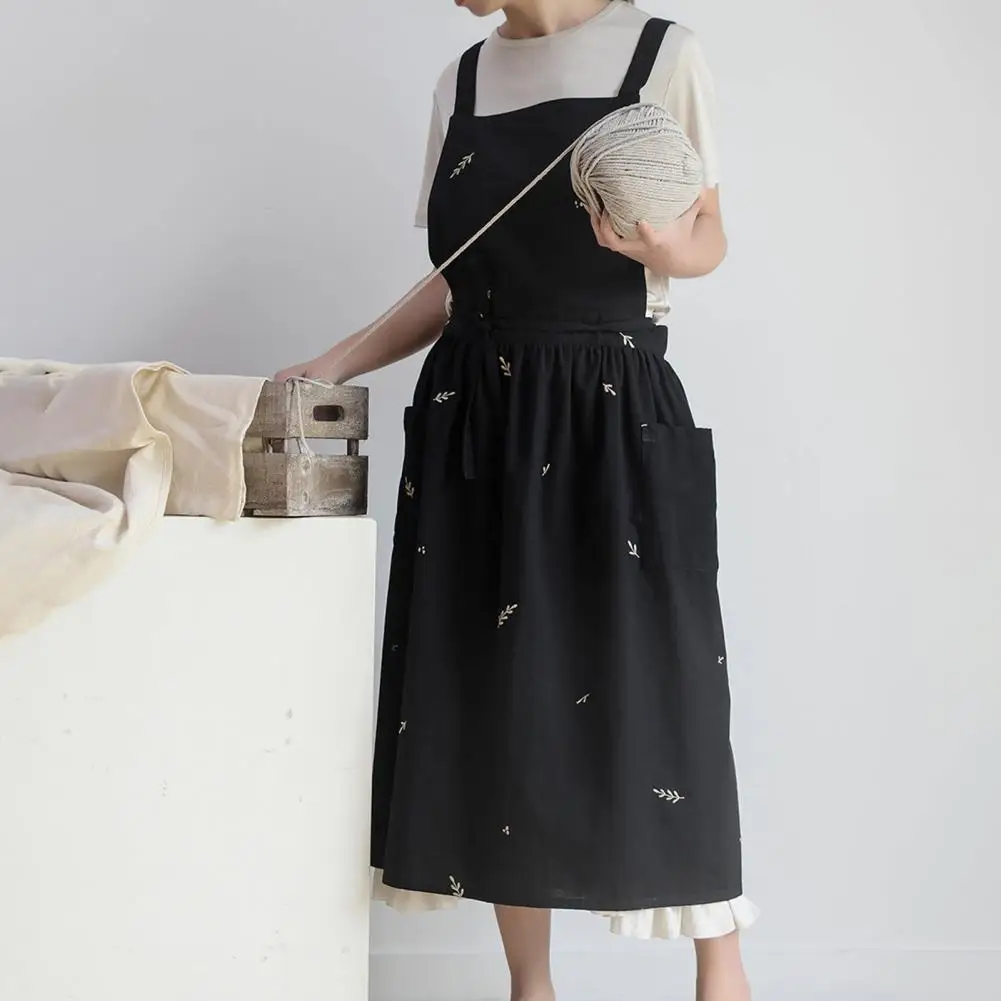 

Useful Bib Apron Portable Cooking Bib Non-fading Flower Embroidered Chef Apron Eye-catching