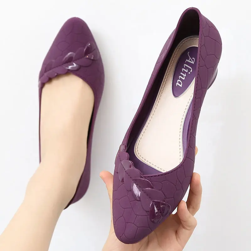 

2022 New Fashion Elegant Women Low Heel Flat Closed Toe Water Proof Shoes for Women Wedding Party Shoes