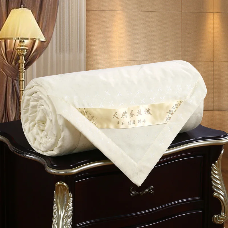 

High Quality Quilt Summer Jacquard Duvets Four Seasons Keep Warm Comforters Silk Cotton Cover King Queen Full Size 200*230cm