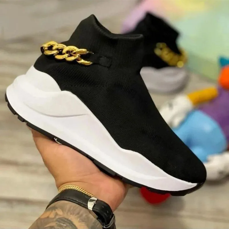 

Кроссовки на плоской подошве, без шнуровки