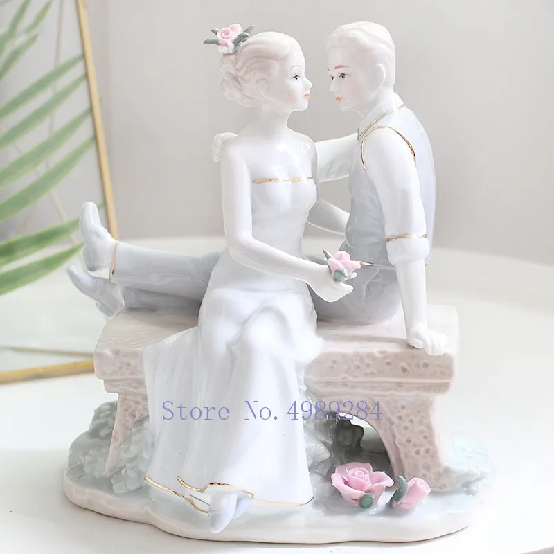 

Nordic Creative ceramics Couple hugging modern Home Decorative ornaments wedding gift miniature figurines decoration accessories