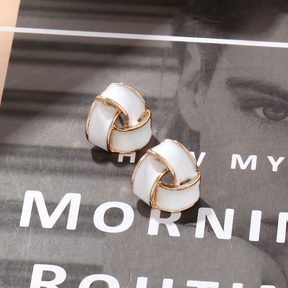 Металлические полые треугольные геометрические серьги-гвоздики женские