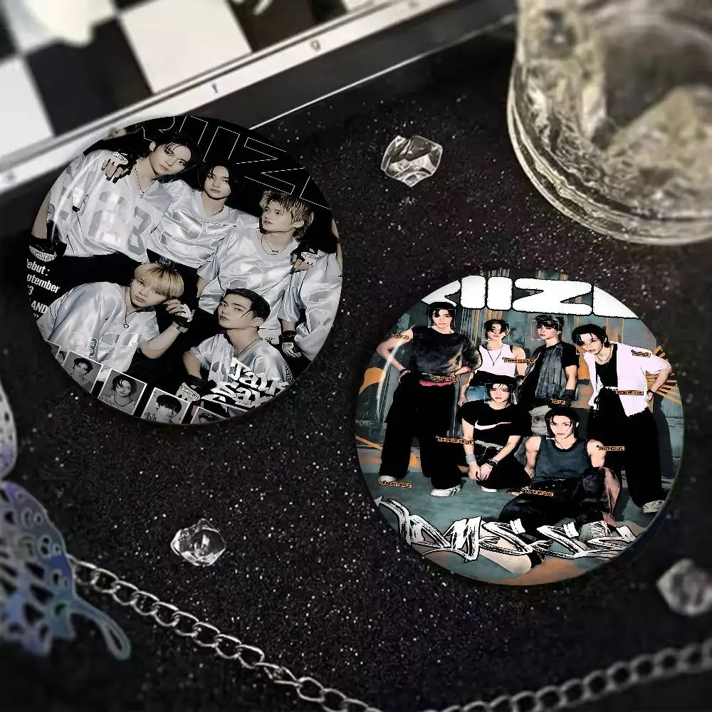 Фото Kpop Band R-RiizeS 32/44/58 мм круглые броши с героями мультфильмов, булавки ручной работы для рюкзака, ювелирные аксессуары, подарки, креативный значок №2