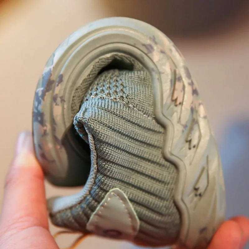 Кроссовки детские из дышащей сетчатой ткани на мягкой подошве