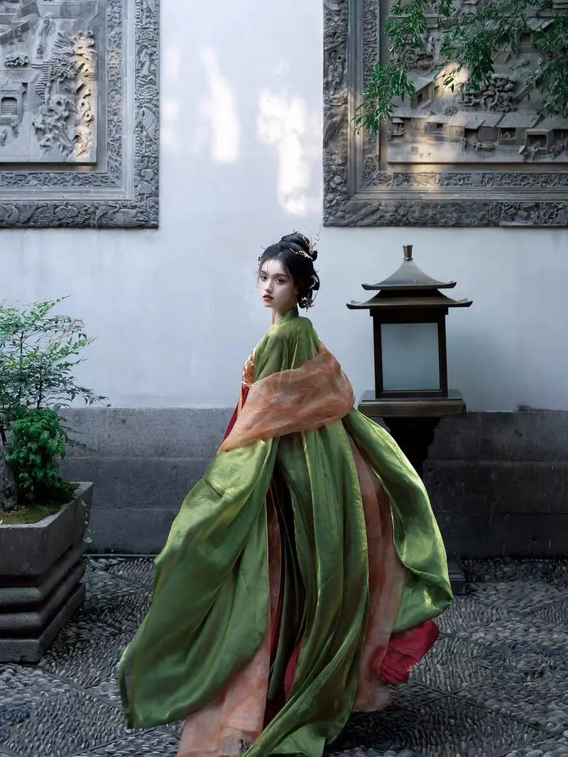 Китайское платье ханьфу 4 шт. женское зеленое династии Тан с вышивкой и большими