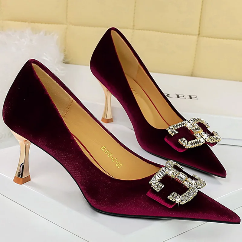 Туфли-лодочки женские на высоком каблуке 7 см с острым носком