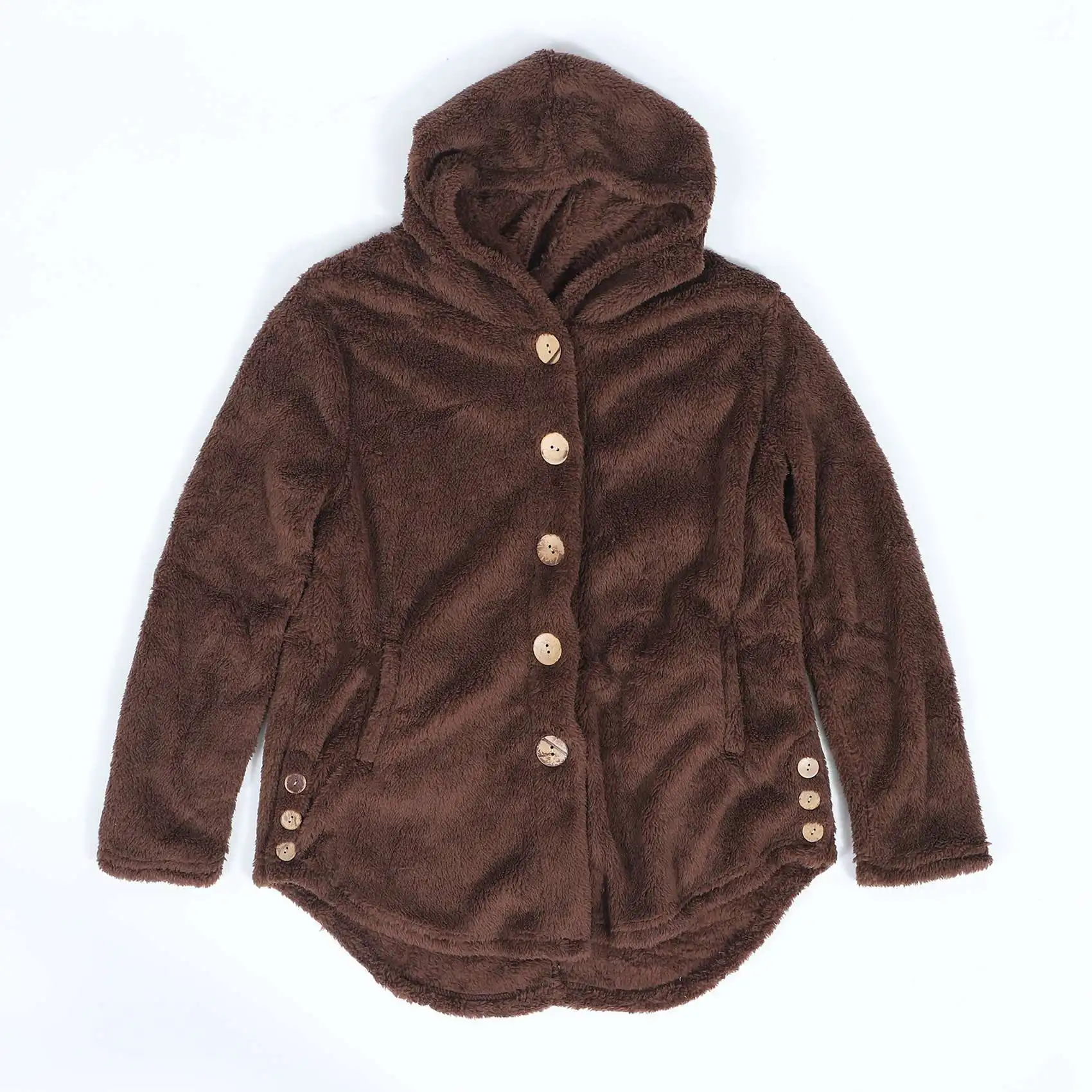 Рисунок 4 - Женское пальто большого размера на пуговицах