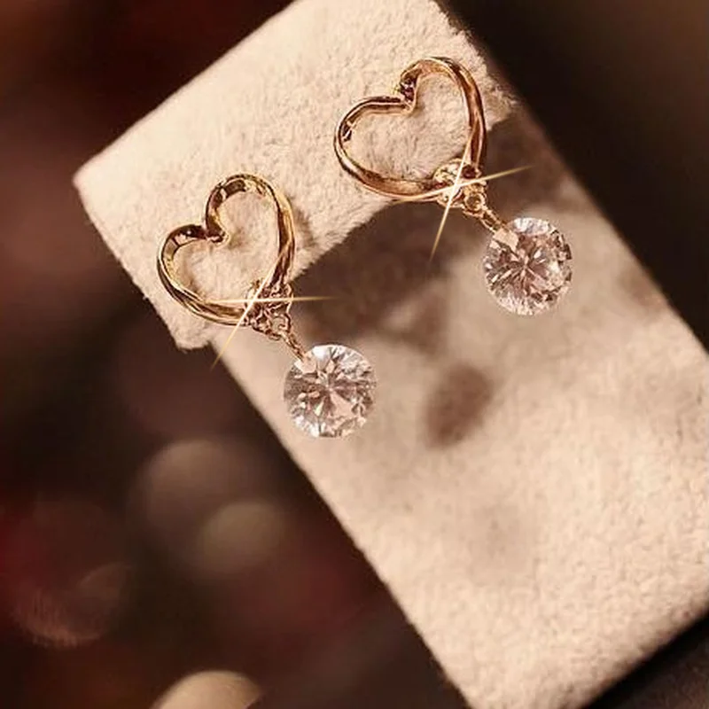 

серьги женские тренд 2022 серьги серьги кольца бежутерия Модные милые Полые циркониевые серьги в форме сердца, милые серьги для девочек, цирк...