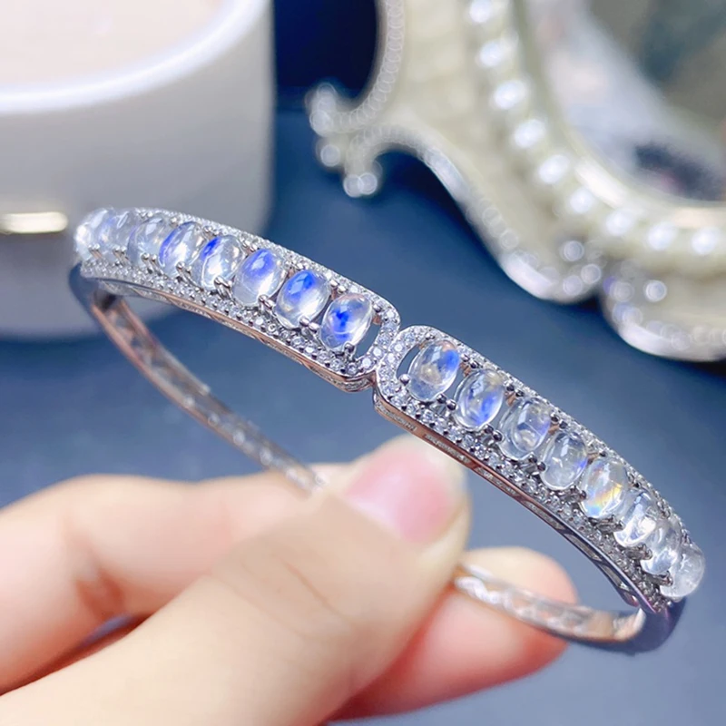 Женский браслет из серебра 925 пробы с натуральным лунным камнем