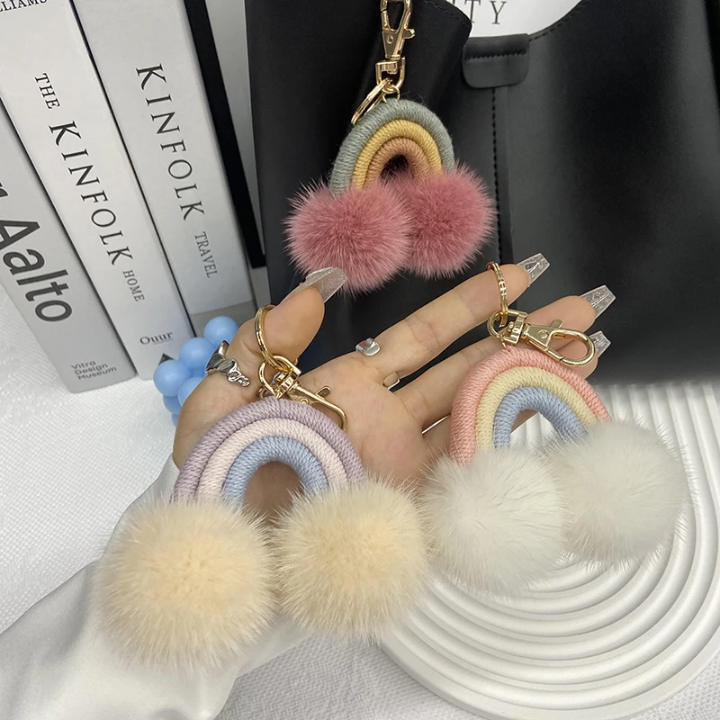 Keychains Real Mink Fur Rainbow Ball Car Key Chain Ladies Natural Mink Fur Phone Charms Luxury Car Keys Keychain Accessories