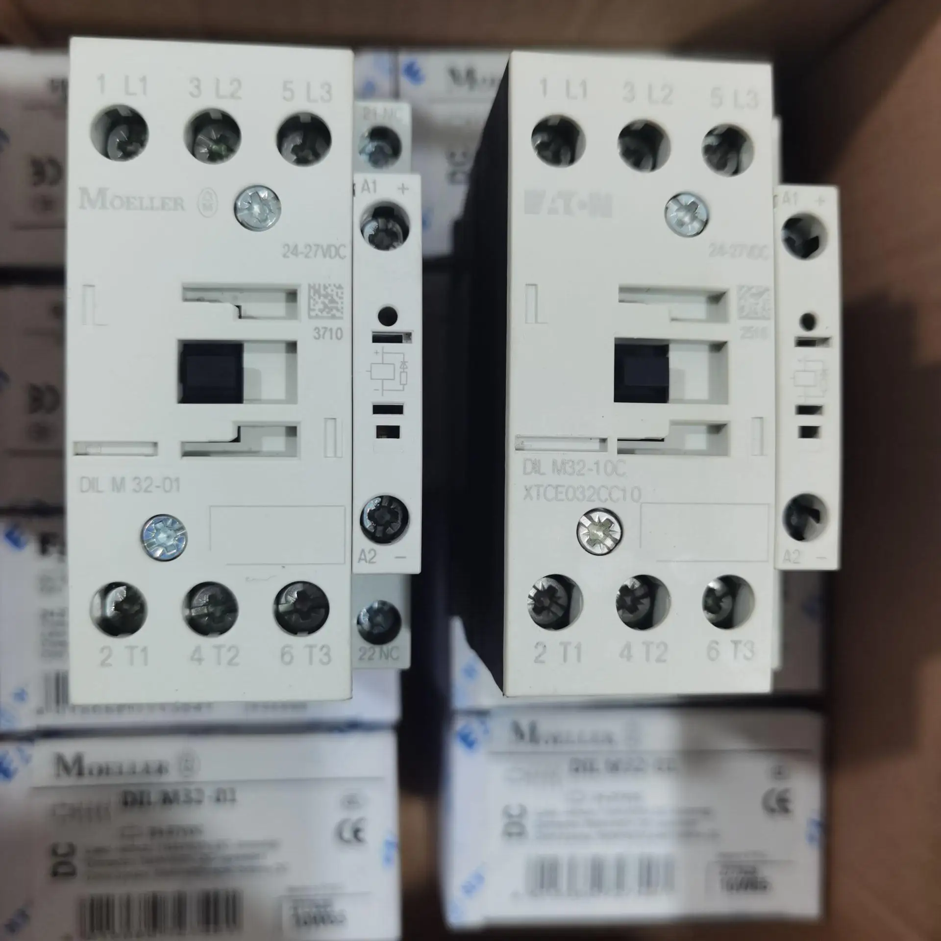 

MOELLER замечательный Eaton Muller контактор DILM32-10/C/DILM32-01/C DC24V пятно