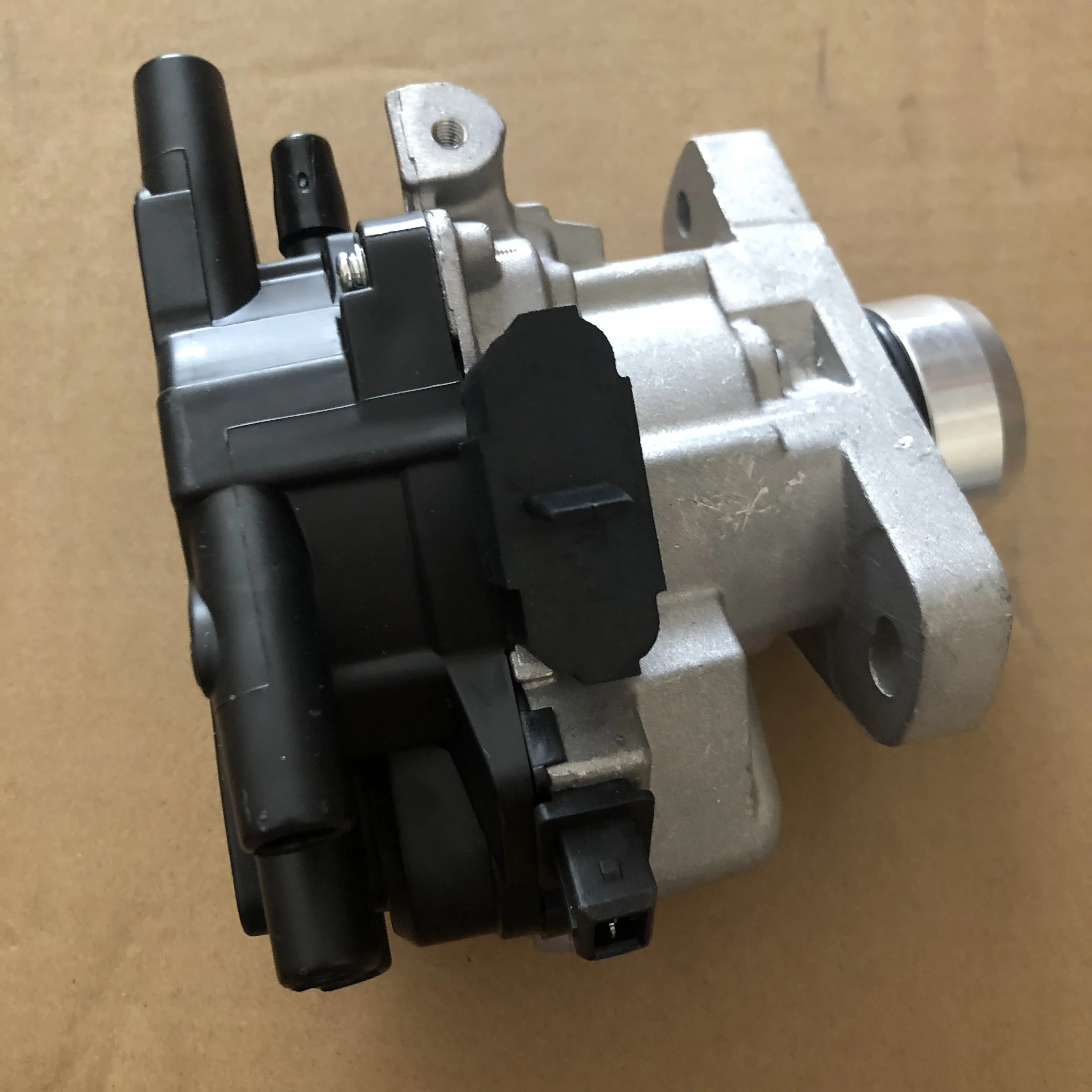 

Ignition Distributor For Cirrus Sebring Avenger Stratus Breeze 2.5L V6 SOHC