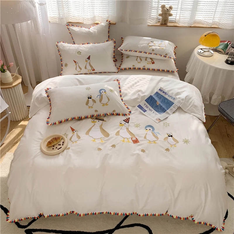 

White Cartoon Penguin Embroidery 600TC Egyptian Cotton Princess Bedding Set Tassels Queen King Duvet Cover Bed Sheet Pillowcases