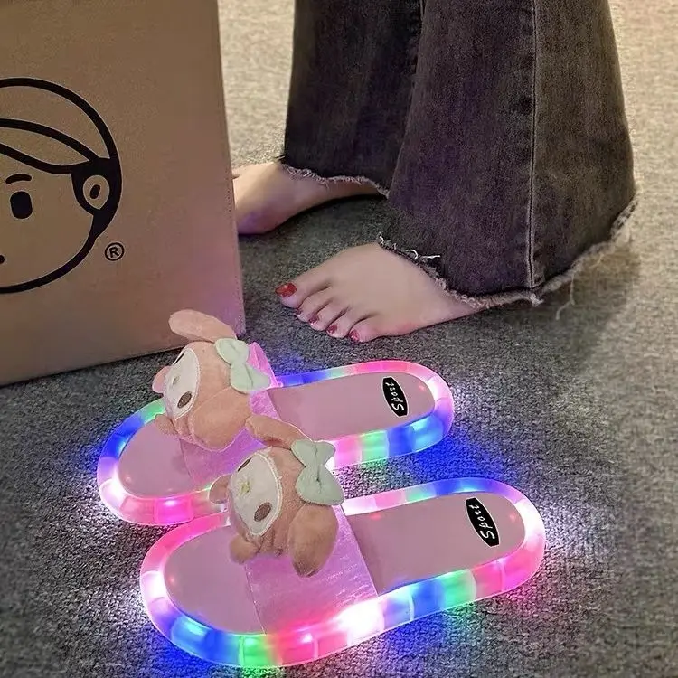 

Светящиеся тапочки для лета, женские снаружи, новинка 2023, пляж, Интернет-знаменитости, суперпопулярная модная нишевая Милая обувь