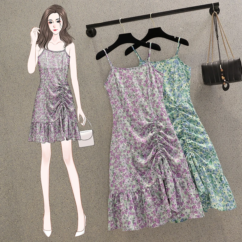 Женское мини-платье с цветочным принтом на бретельках |