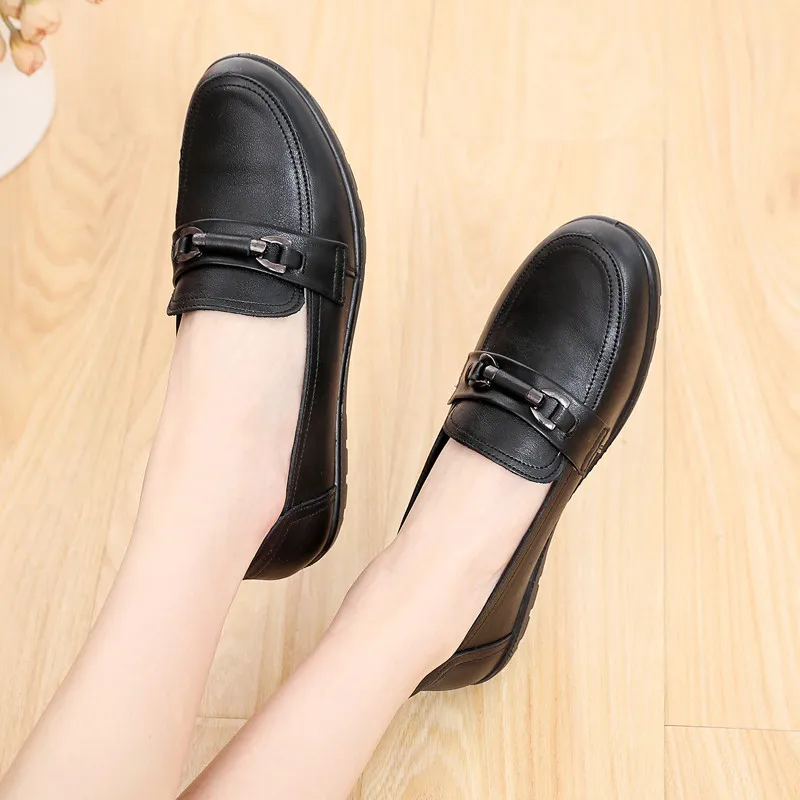 40-41-43 large size middle-aged and elderly women's shoes leather soft-soled mother shoes 42 old lady flat-bottomed elderly leat