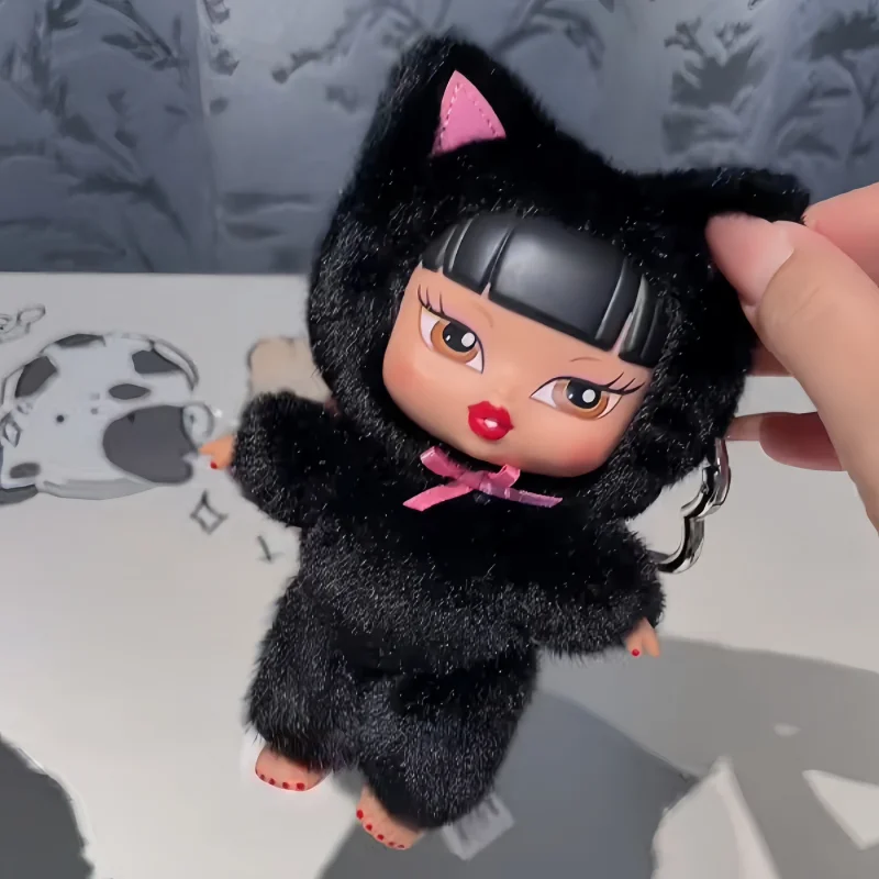 Фото Оригинальные плюшевые куклы Miniverse Bratz Iconz в серии Blind Box: подвеска, брелок, милый кукольный сувенир, коллекционный подарок на день рождения №1