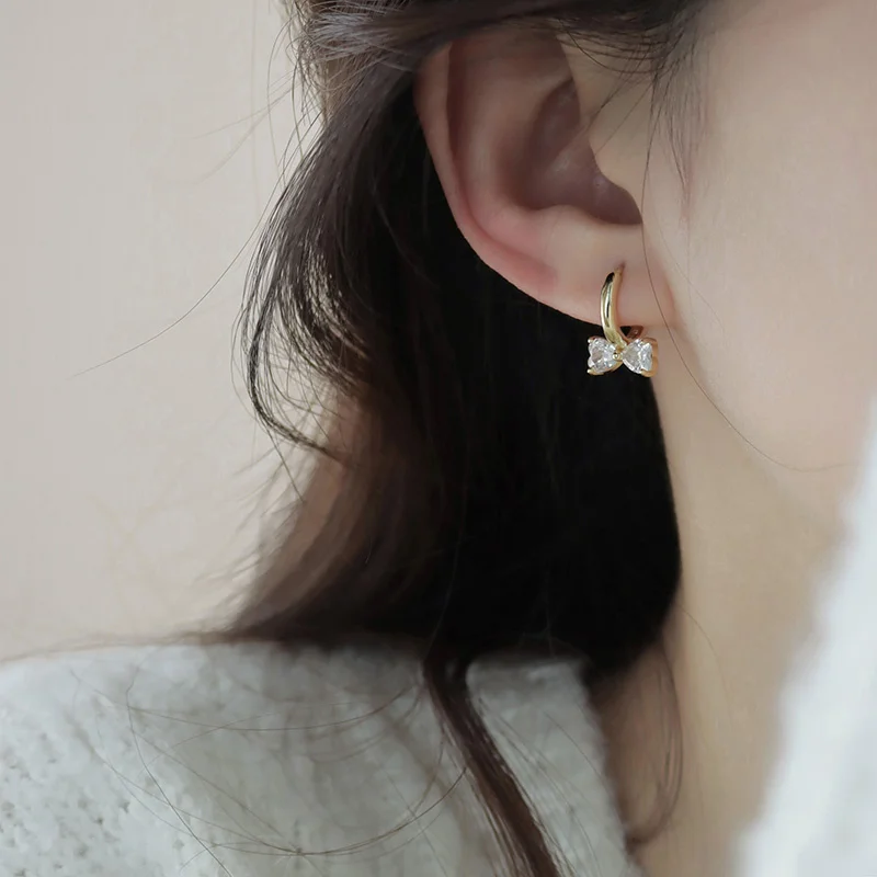 Серьги-кольца женские из серебра 925 пробы с цирконом
