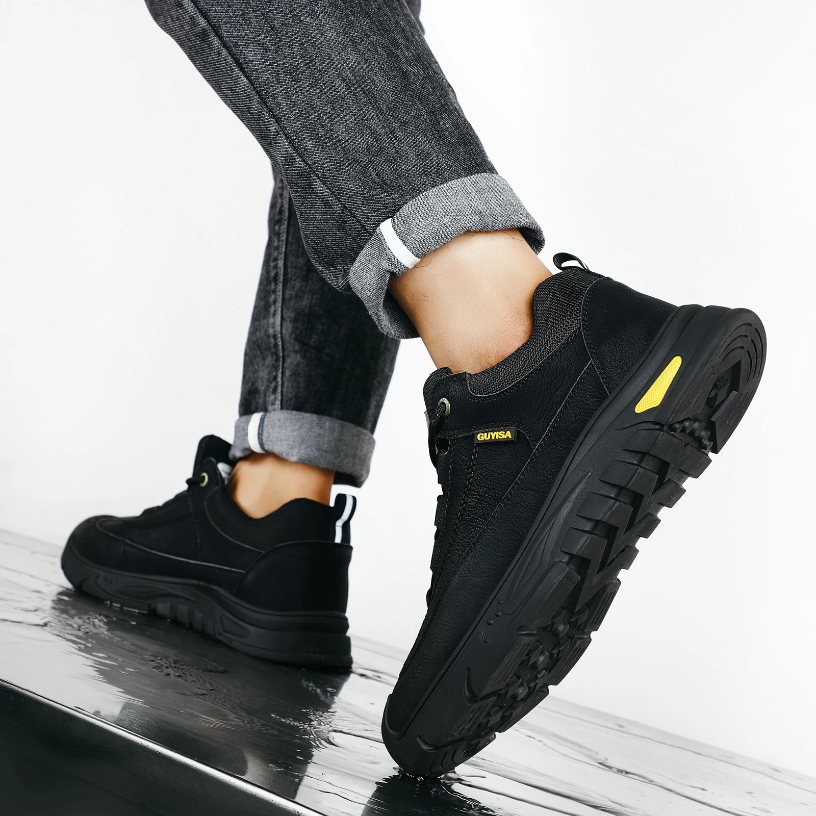 Противоударная обувь с перфорацией профессиональная защитная глубоким вырезом