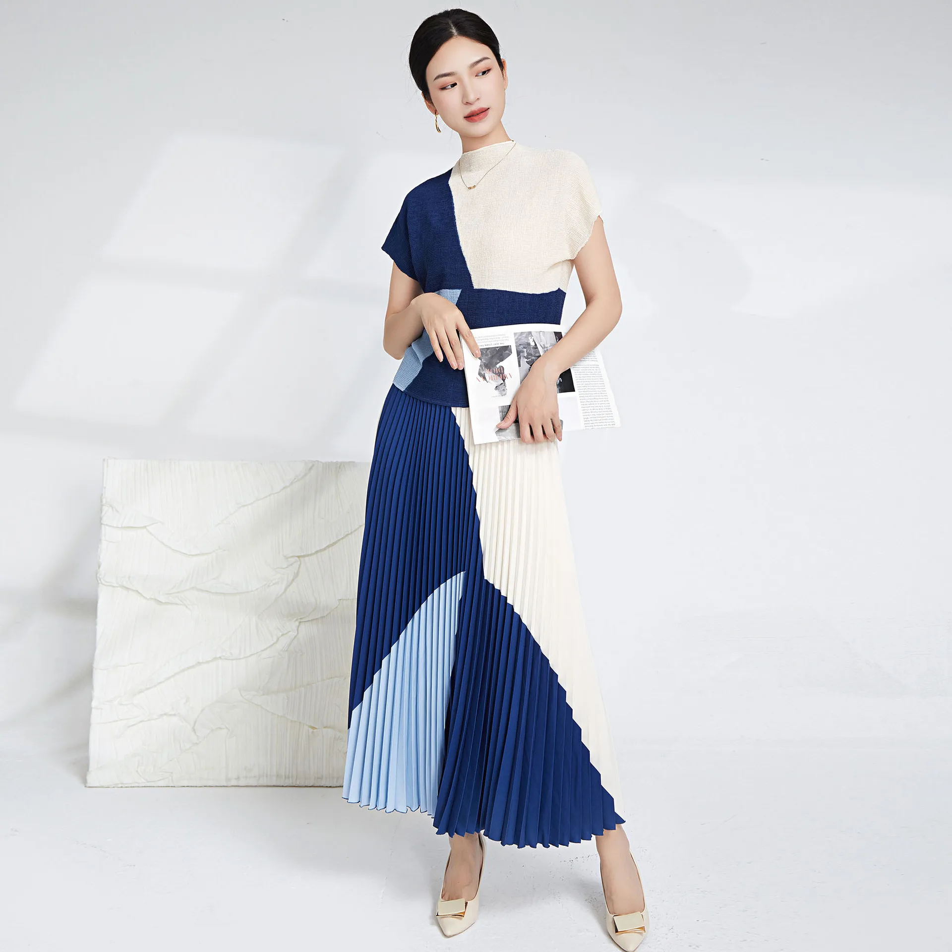 Summer 2023 new women's temperament suit pleated two-piece set Japanese short-sleeved T-shirt top fashion skirt